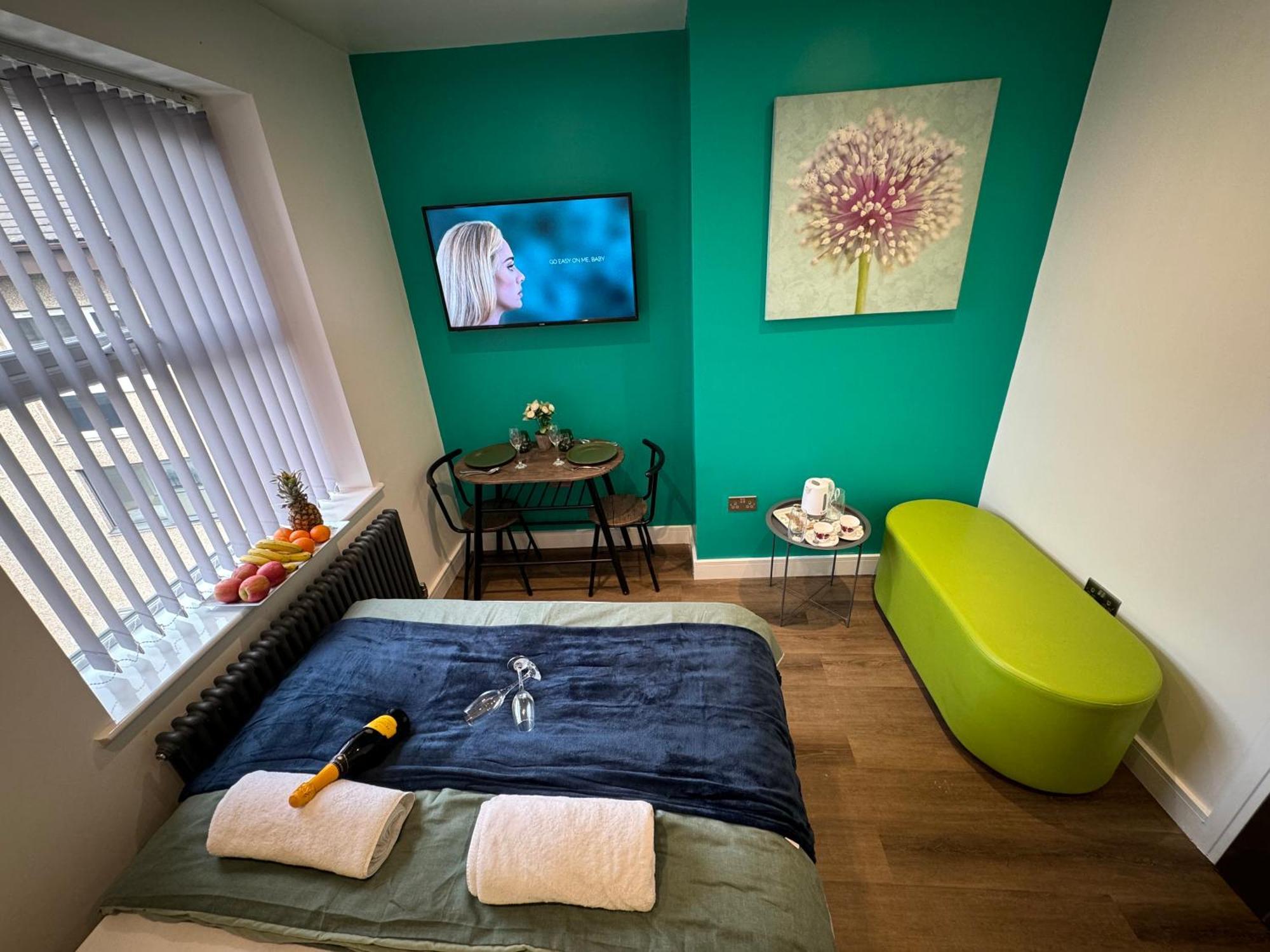Southgate Luxury Apartments Elland Экстерьер фото