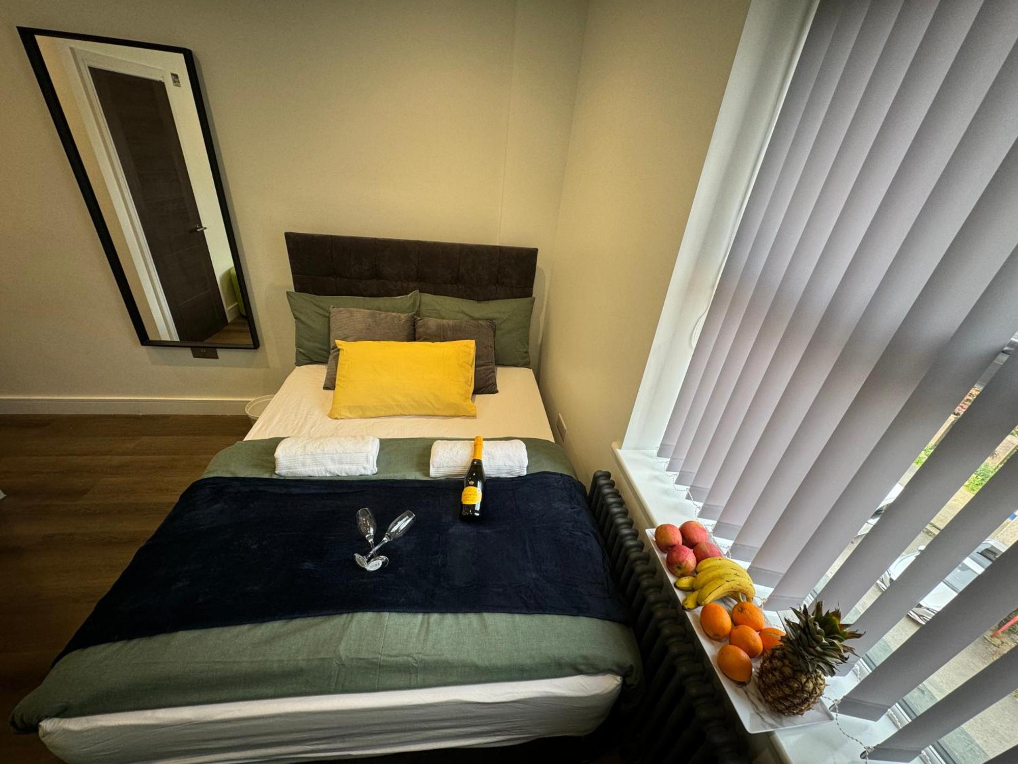 Southgate Luxury Apartments Elland Экстерьер фото