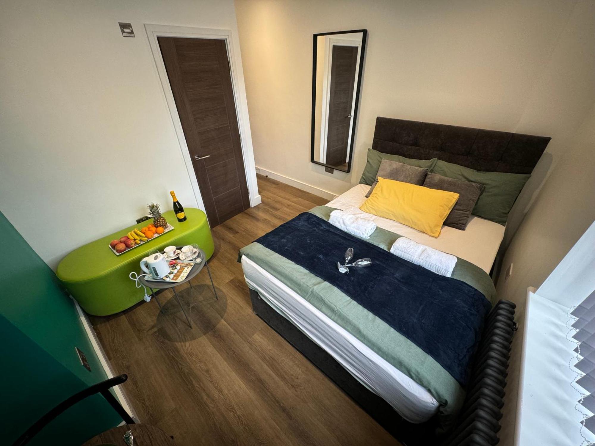 Southgate Luxury Apartments Elland Экстерьер фото